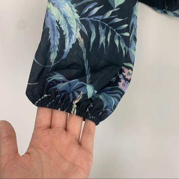 NWT LF Seek the Label Cropped Tropical Print Blouse Size Small - Picture 6 of 13